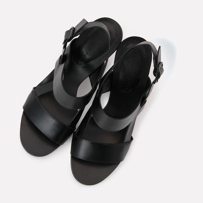 カットアウトパンプス「CHARLES & KEITH」3,726円(税込)/画像提供:CHARLES & KEITH OFFICIAL ONLINE STORE