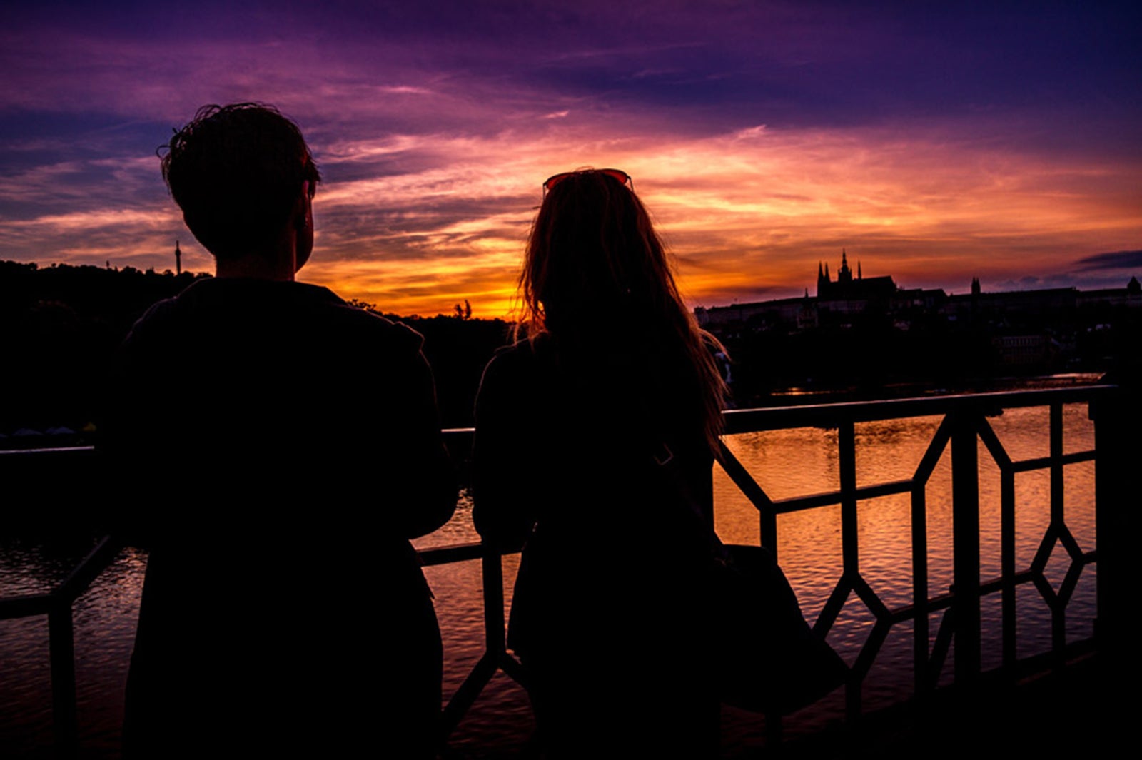 言動に気をつけて良好な関係を築こう！／photo by GAHAG