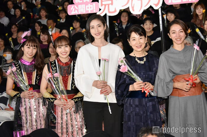 左から:佐々木彩夏、百田夏菜子、天海祐希、吉永小百合、満島ひかり (C)モデルプレス