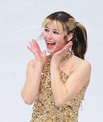 「すごいドレス着てるな」五輪金メダルから5カ月、20歳フィギュア女王の最新姿に騒然「なんてこった」「ワオ！」