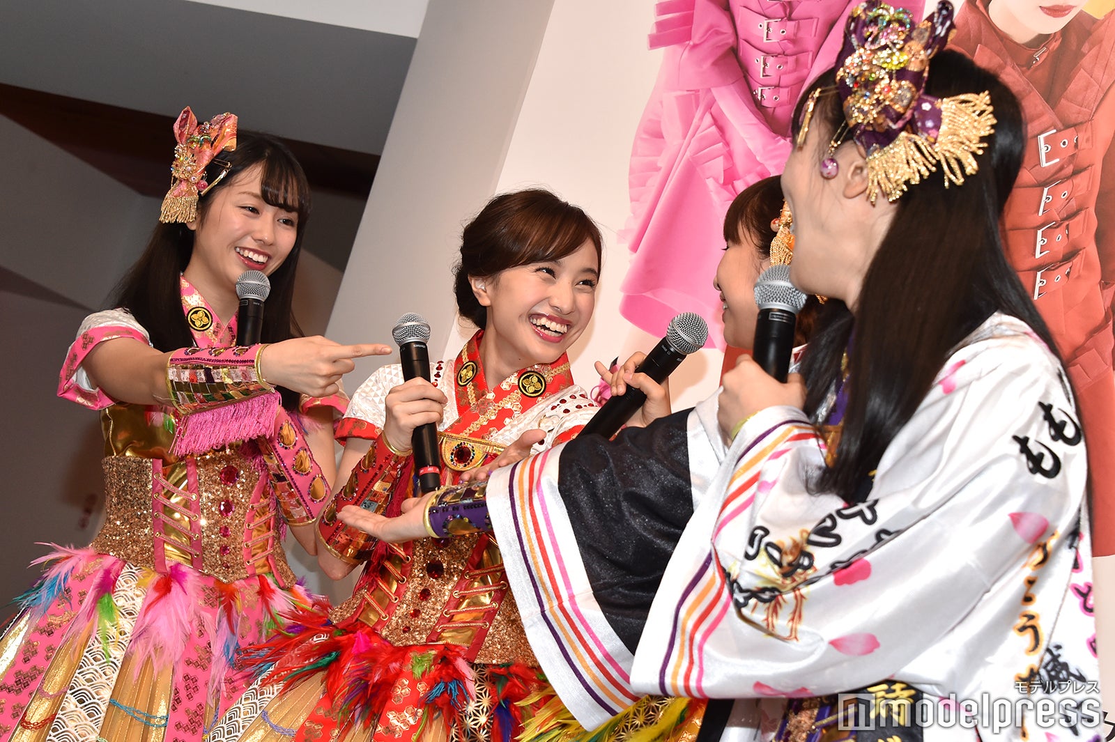 トーク中の様子 （C）モデルプレス