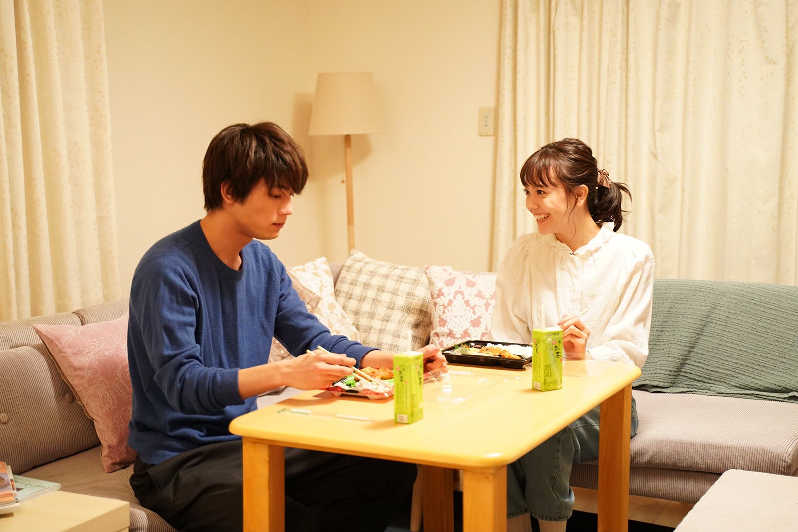 板垣瑞生、松井愛莉（C）「社内マリッジハニー」製作委員会・MBS（C）藤原えみ／小学館