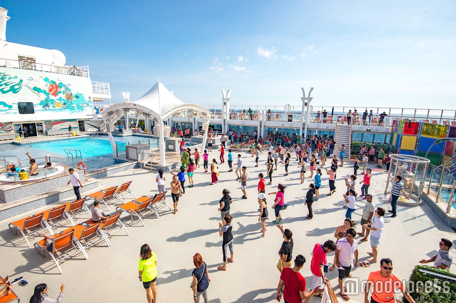 これは朝の体操の様子です （C）モデルプレス