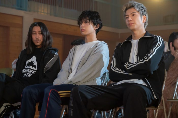 佐野岳、木村慧人、長谷川慎「レッドブルー」第4話(C)「レッドブルー」製作委員会・MBS(C)波切敦/小学館