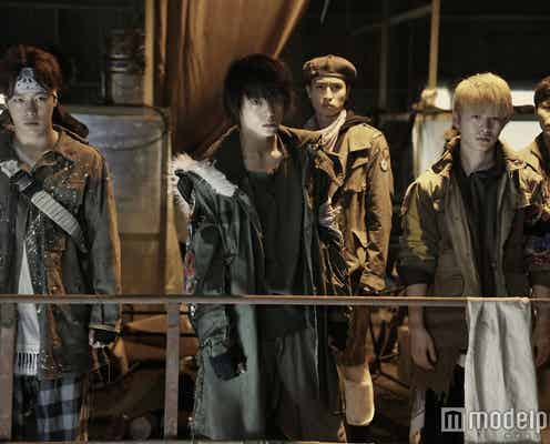 EXILE TRIBE「HiGH&LOW」窪田正孝・佐野玲於らが宙を舞う 疾走感溢れるアクロバット披露