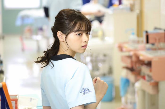 ドラマ「アンサング・シンデレラ 病院薬剤師の処方箋」相原くるみ(西野七瀬)(C)フジテレビ