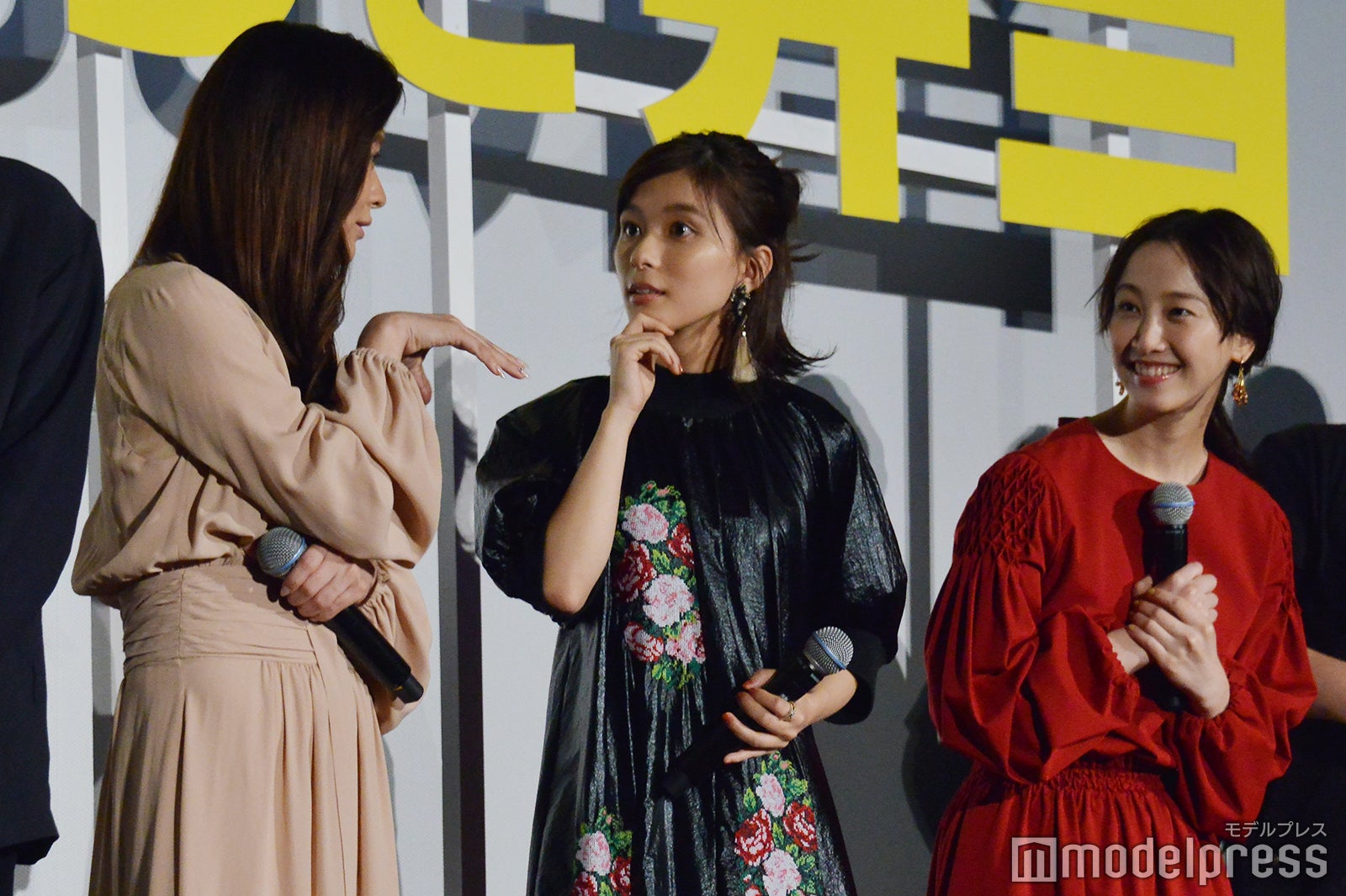 篠原涼子、芳根京子、松井玲奈 （C）モデルプレス