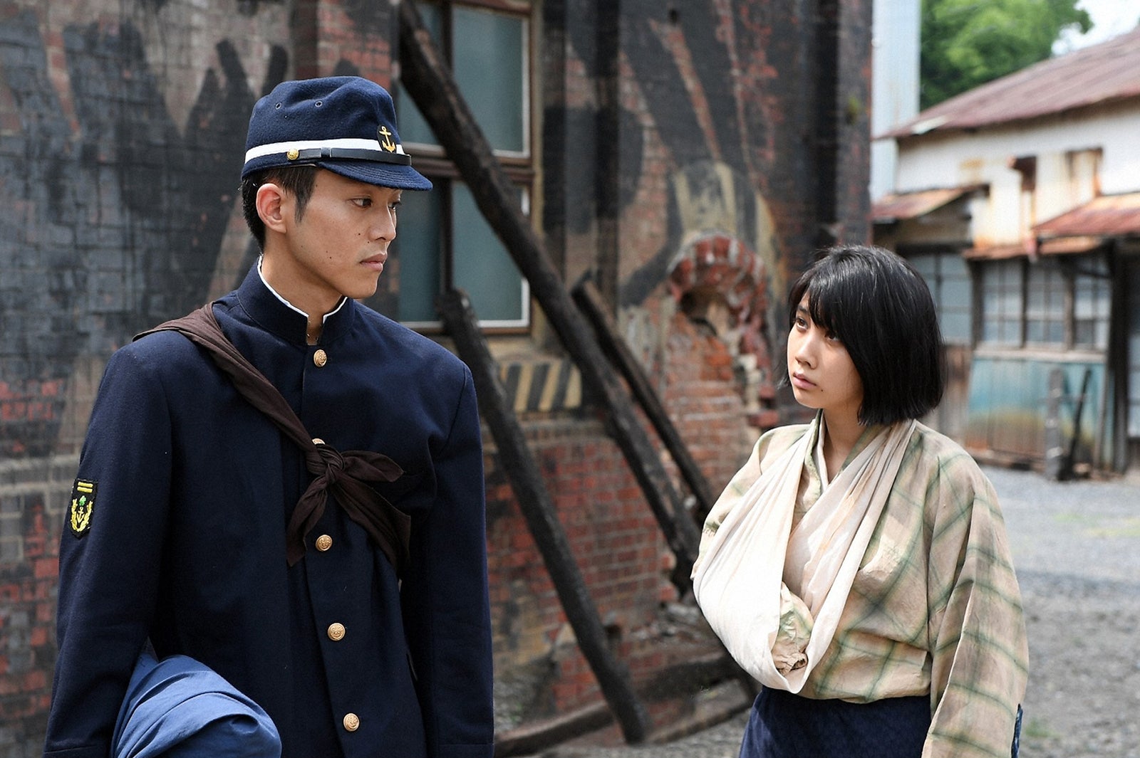 松坂桃李、松本穂香／「この世界の片隅に」第8話より（C）TBS