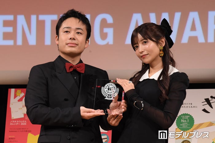 シルクロード＆ゆん、“夫妻で初”報道陣の前に登場「家族3人で乗り越えていけたら」【第17回 ペアレンティングアワード】