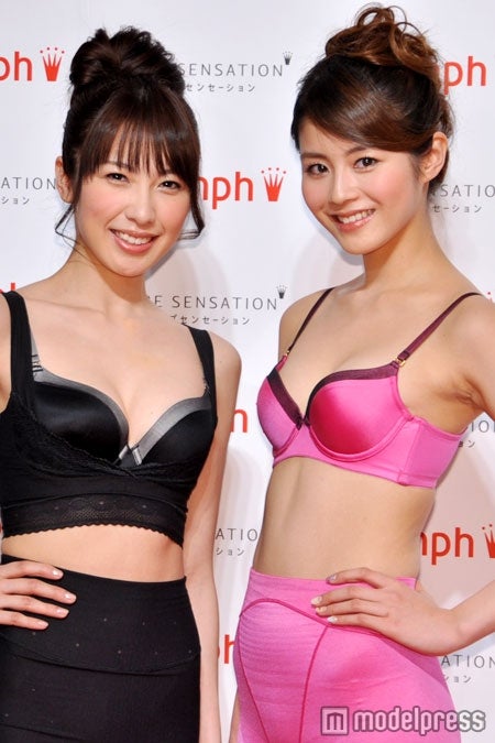 2012トリンプ・イメージガール（写真左から）金田彩菜、田辺岬