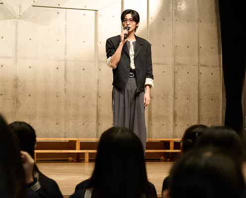 Snow Man目黒蓮、サプライズ来校 “国内初”中学・高校サングラス着用自由化の瞬間立ち会う