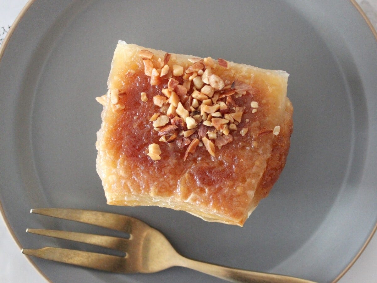 商品名の通りフィリングはくるみが主体