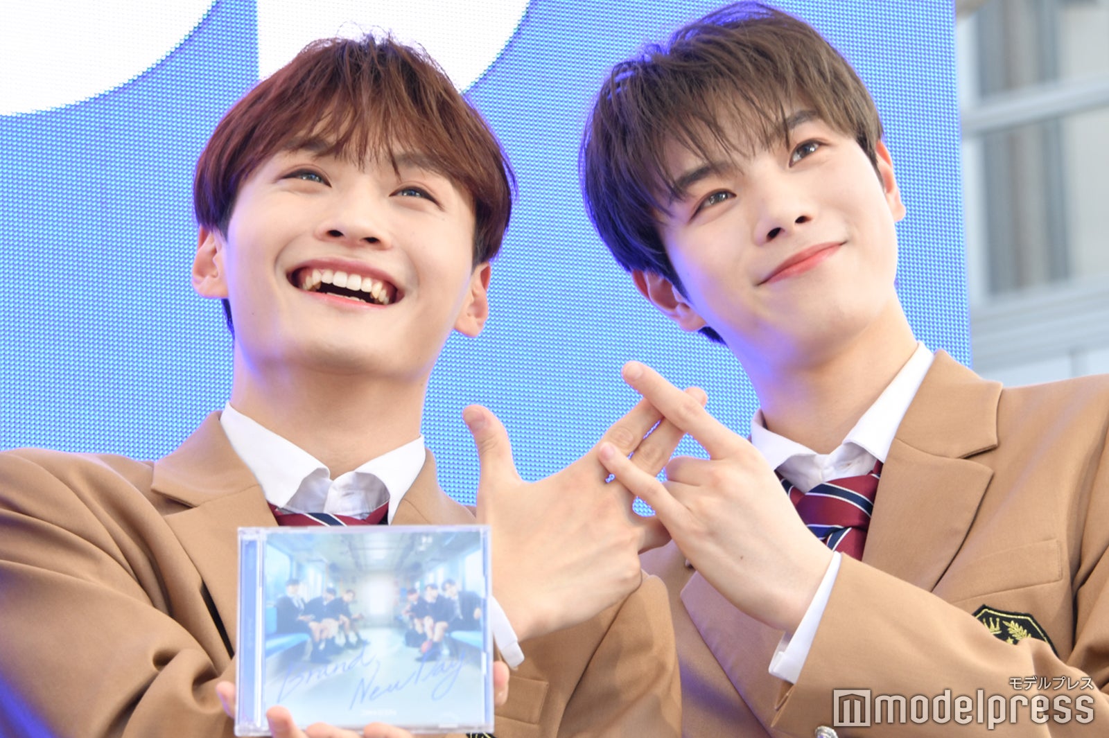 息ぴったりにポーズを決める寺尾香信、福田歩汰（C）モデルプレス