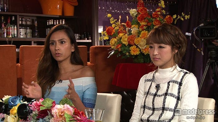 『解決!ナイナイアンサー』に出演する(左から)MALIA、鈴木奈々/(c)日本テレビ