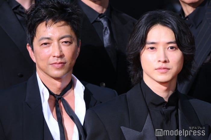 大沢たかお、山崎賢人(C)モデルプレス