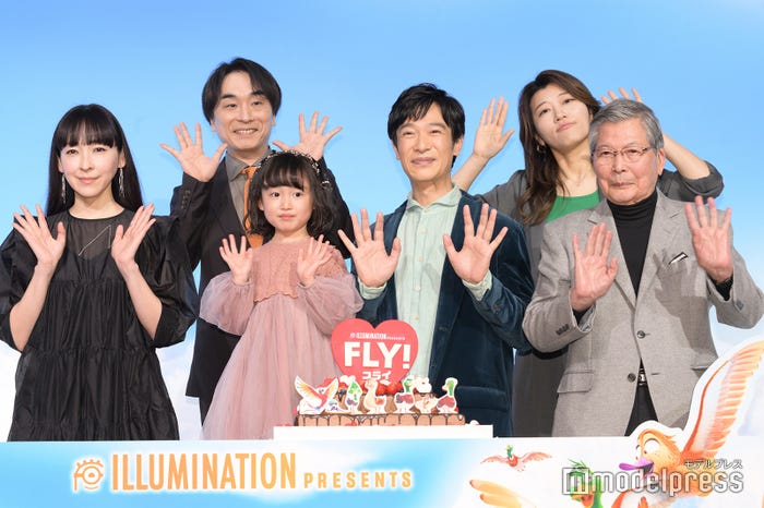 (後列左から)関智一、ヒコロヒー /(前列左から)麻生久美子、池村碧彩、堺雅人、羽佐間道夫(C)モデルプレス