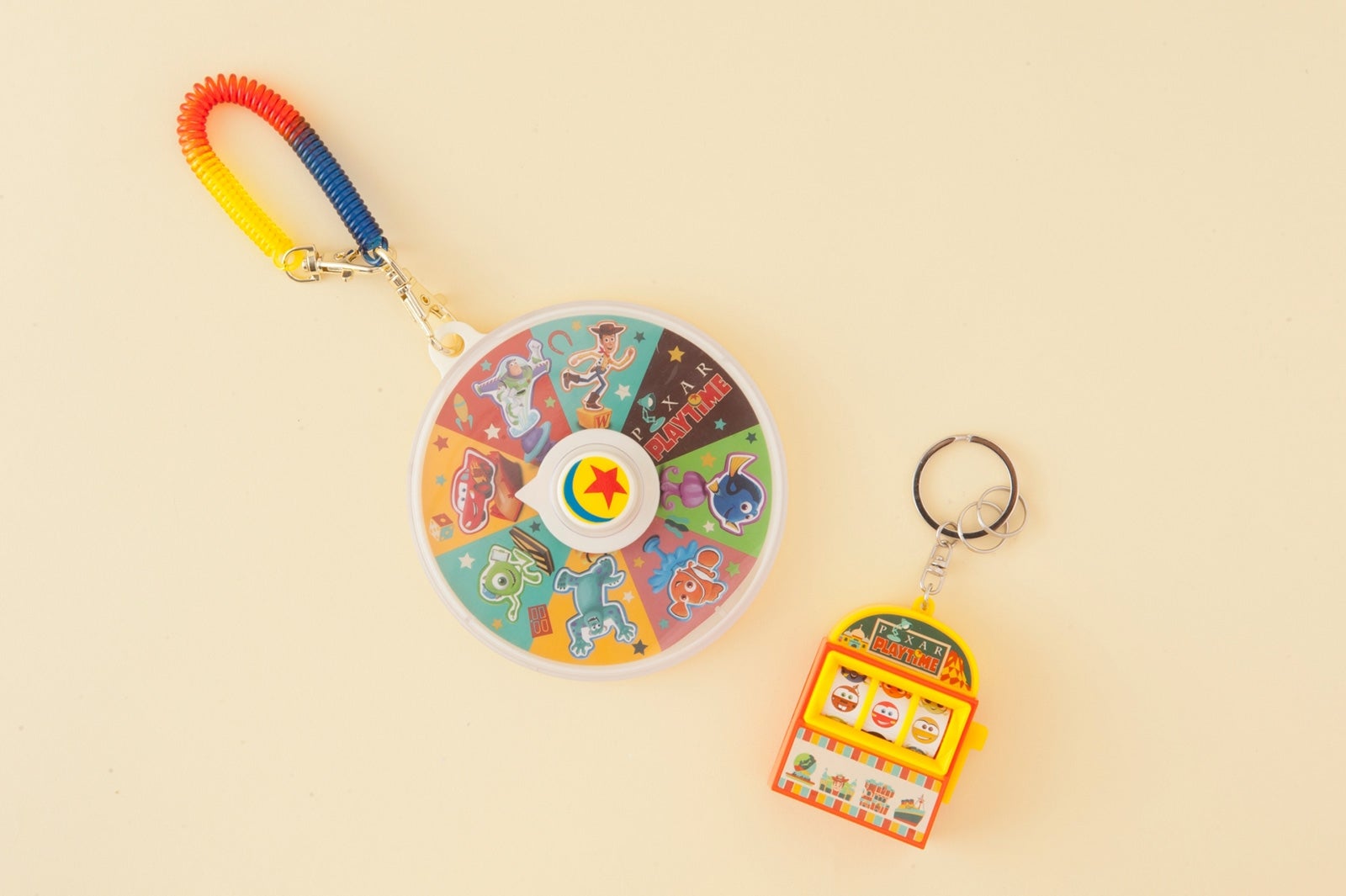 パスケース（1800円）／キーチェーン （950円）／（C）Disney（C）Disney／Pixar