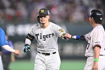 阪神 佐藤輝が東京Dの天井直撃打 ファンどよめく 解説はパワー絶賛「余裕で当たっていましたね」ソフトバンク・周東「怖いです。打球が速いので」