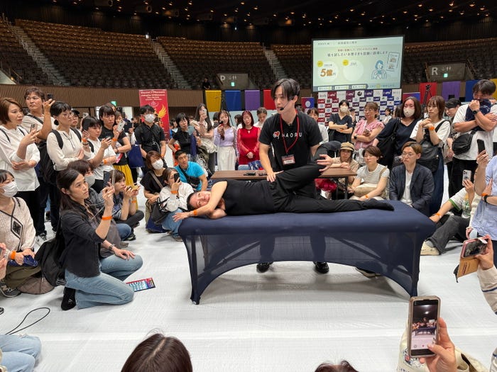 施術の様子(提供写真)