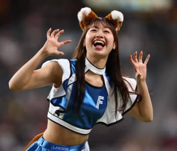 「アイドルみたい」「変わってる！」ファイターズガールの新衣装にエスコン騒然「スカートのリボンがめちゃくちゃかわいい！」「光沢感あっていいよね」