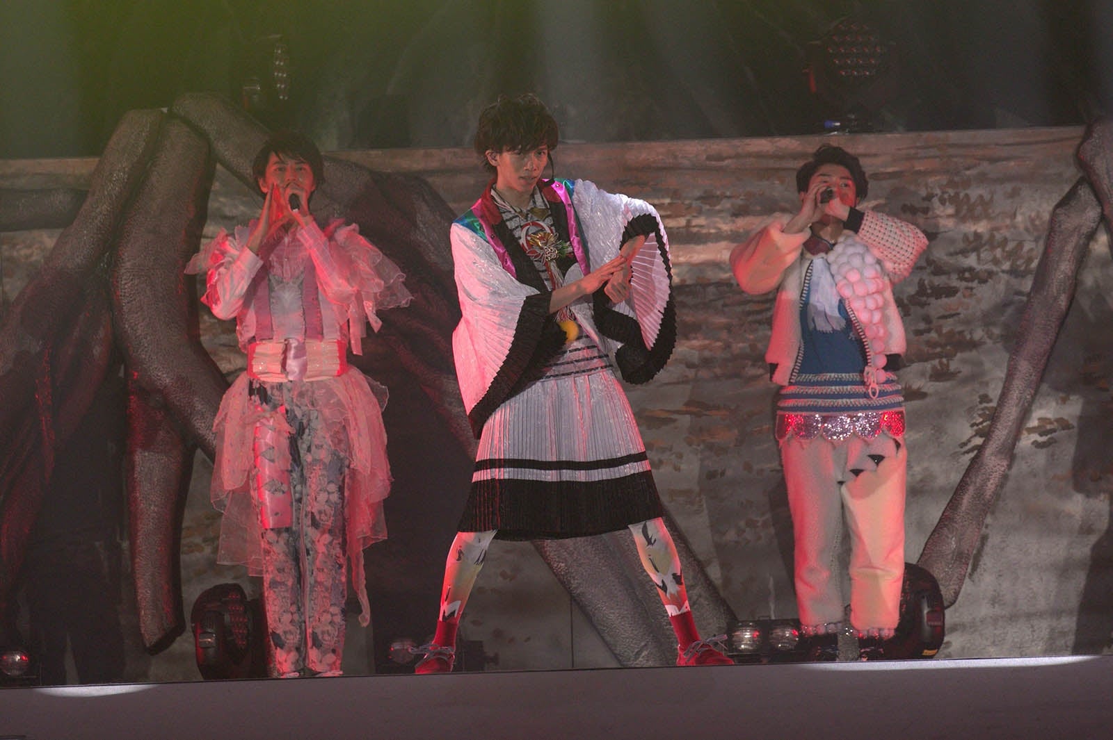 超特急／「BULLET TRAIN CHRISTMAS ONEMAN SHOW 2016 愛す。in Wonder Land 」より（写真提供：SDR）