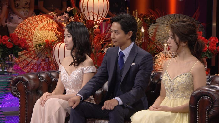 岩間恵、友永真也、水田あゆみ「バチェラー・ジャパン」シーズン3 特別編(C)2019 Warner Bros. International Television Production Limited. All rights reserved.