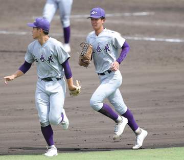 午前8時開始なのに…花巻東 エースが指、3番は足がつるアクシデント 佐々木監督「普段から結構鍛えているので。びっくり。暑かったのかな。珍しい」