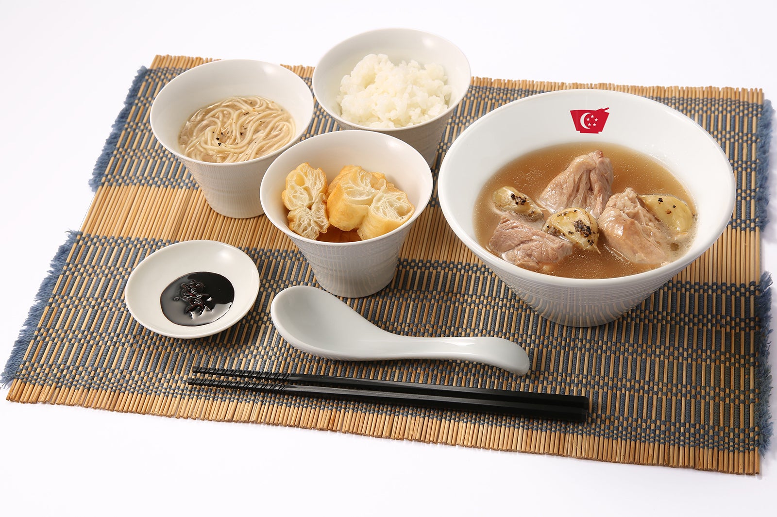 骨つき肉骨茶満喫セット1,280円（税別）／画像提供：クロスロード・ファクトリー