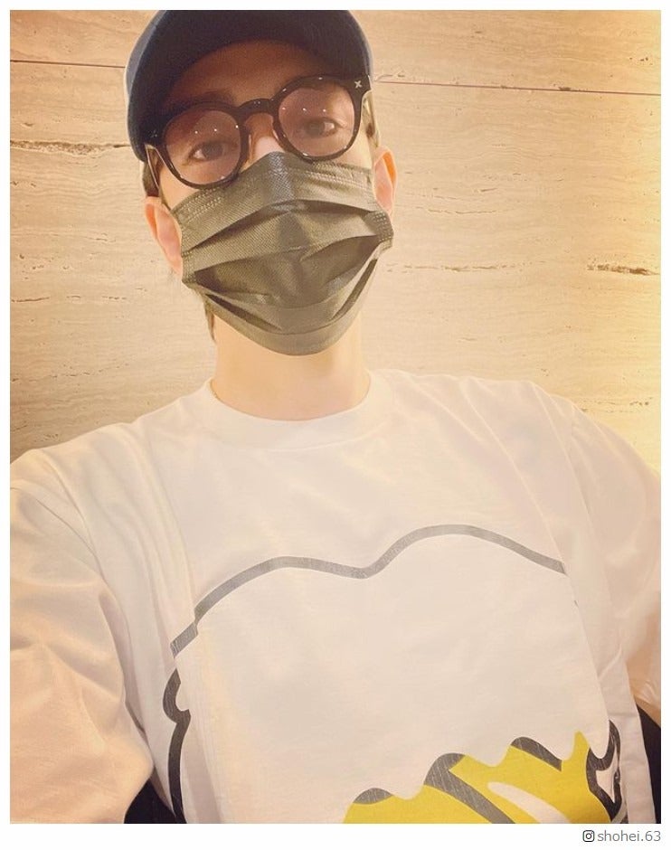 三浦翔平、メガネ姿のオフショット公開で反響「かっこいい」「私服も素敵」