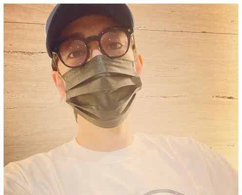 三浦翔平、メガネ姿のオフショット公開で反響「かっこいい」「私服も素敵」