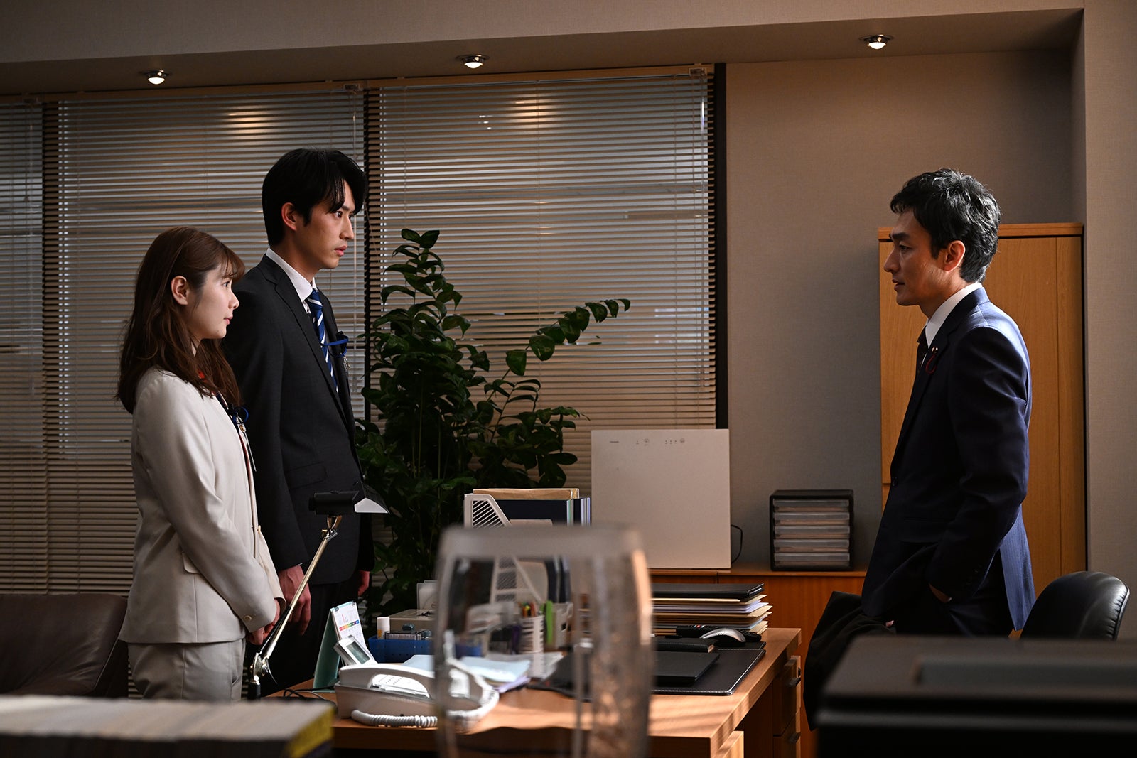 小野花梨、杉野遥亮、草なぎ剛 「罠の戦争」第7話より（C）カンテレ