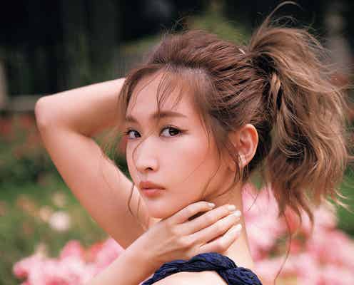 紗栄子、ディオールドレスで美バスト&美背中あらわ