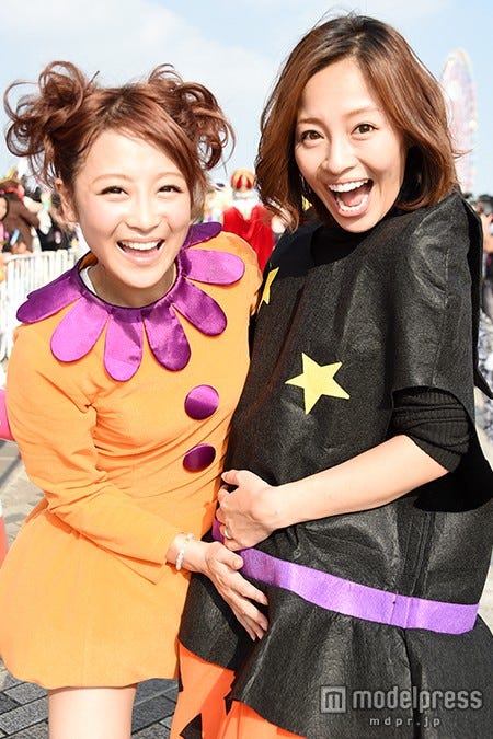(左から)鈴木奈々、小森純