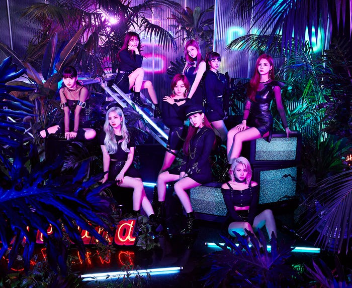 TWICE(提供写真)
