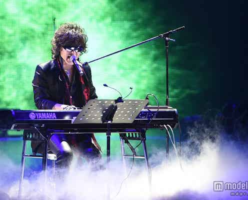 Toshl(X JAPAN)、関コレで「Forever Love」弾き語り 響き渡る美声に観客うっとり