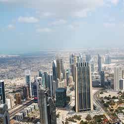 摩天楼のような高層ビル群の