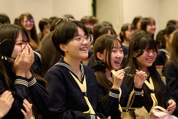 女子聖学院中学校高等学校の生徒(提供写真)