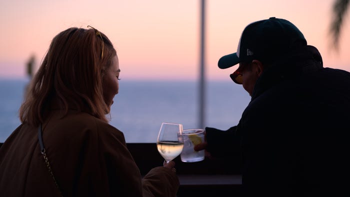 ミミ、アル/Netflixリアリティシリーズ「オフライン ラブ」(提供写真)