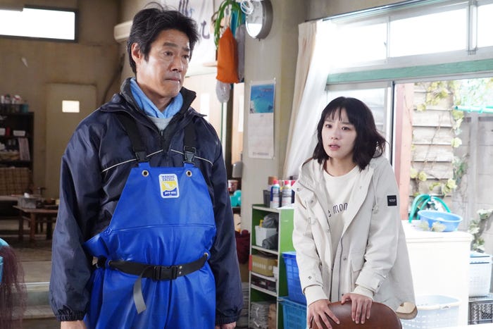 堤真一、奈緒「ファーストペンギン!」第8話より(C)日本テレビ