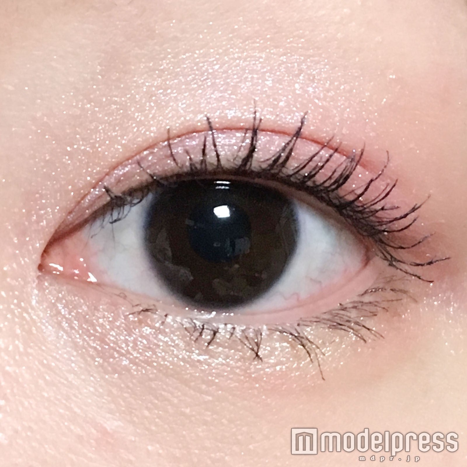 【エスプリーク】「セレクト アイカラー“PK805”使用／写真：るん（C）モデルプレス