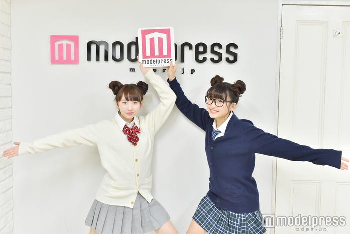 まこみな/(左から)まこ、みなみ/(C)モデルプレス