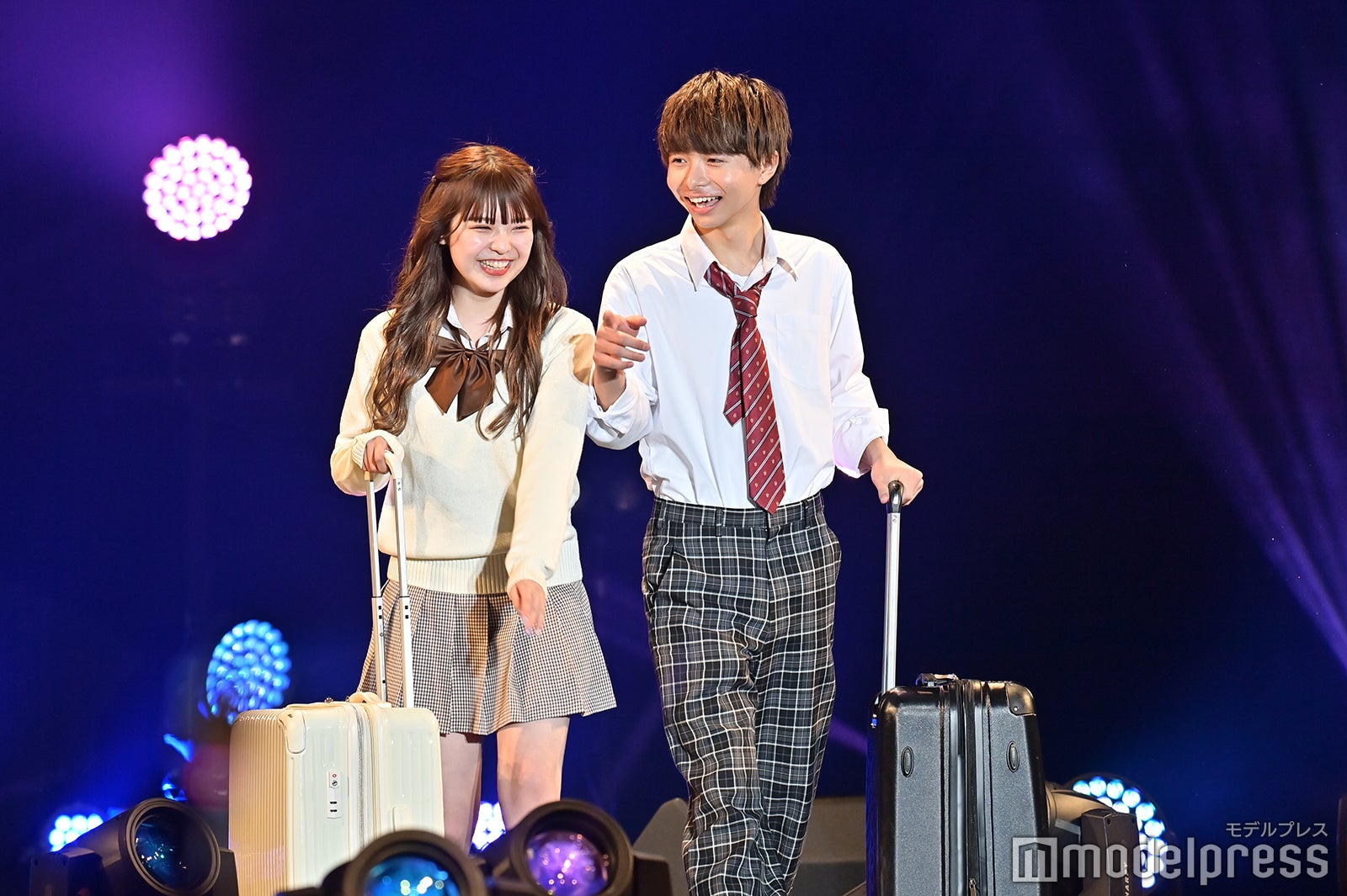 折田涼夏、松本仁 （C）モデルプレス