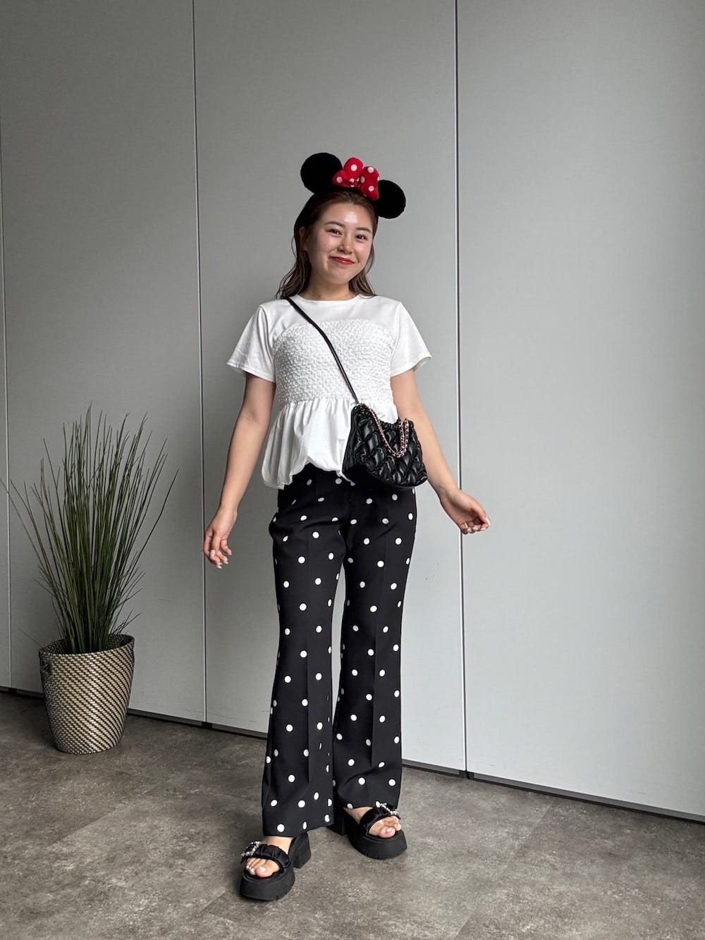 ミニーマウスのカラーリングやドット柄を取り入れて　出典：WEAR