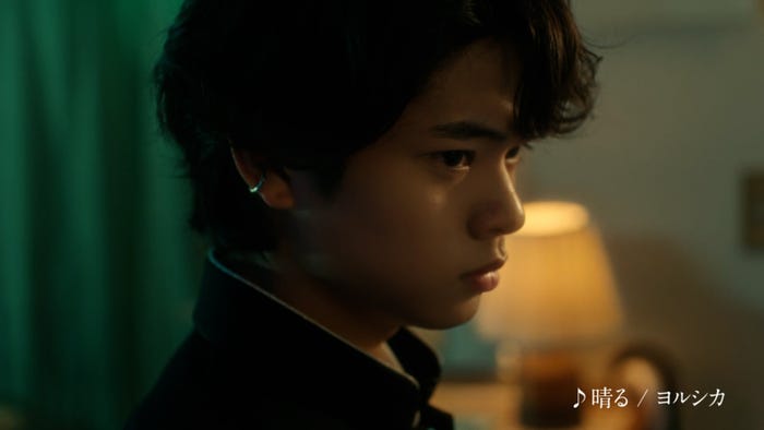 黒川想⽮/新CM『#春うたベスト50 兄弟の物語「衝突」篇』場面カット(提供写真)