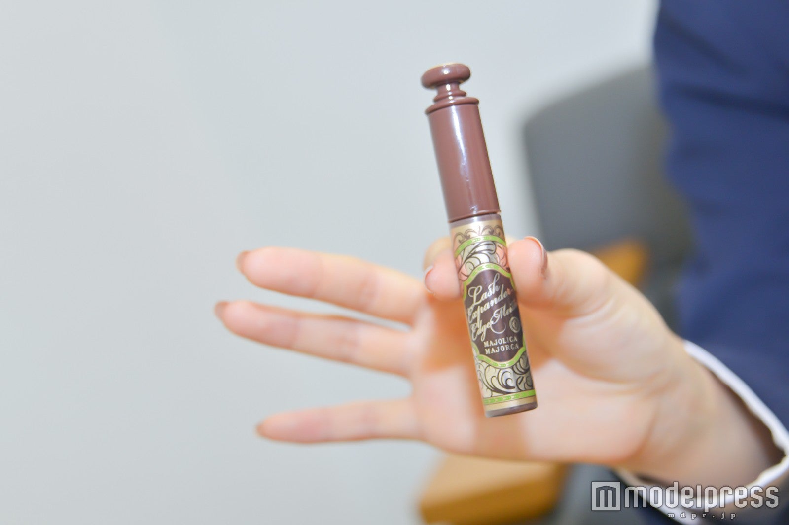 渋谷凪咲のマストコスメ／マジョリカマジョルカ・ラッシュエキスパンダー エッジマイスター ブラウン（C）モデルプレス