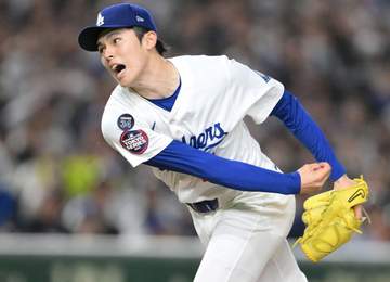 佐々木朗希 三回1死満塁のピンチ切り抜ける ベンチに戻って大谷がお尻をポンッ マウンドでバランスを崩す場面も