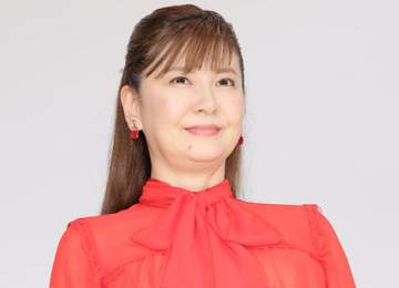 超大物MCをスタッフが羽交い締め 南野陽子「ごめんなさい…！」あわや放送事故…生放送で10秒フリーズ 前代未聞となる歌唱後の謝罪