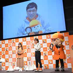 イベント欠席の山里亮太からのビデオメッセージを見る、川口春奈、山崎静代（C）モデルプレス