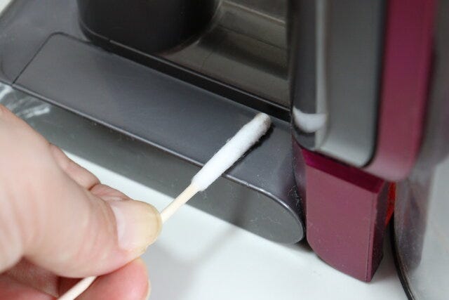 すきま掃除用綿棒ロング50本全長10×直径0.5cm　使用例