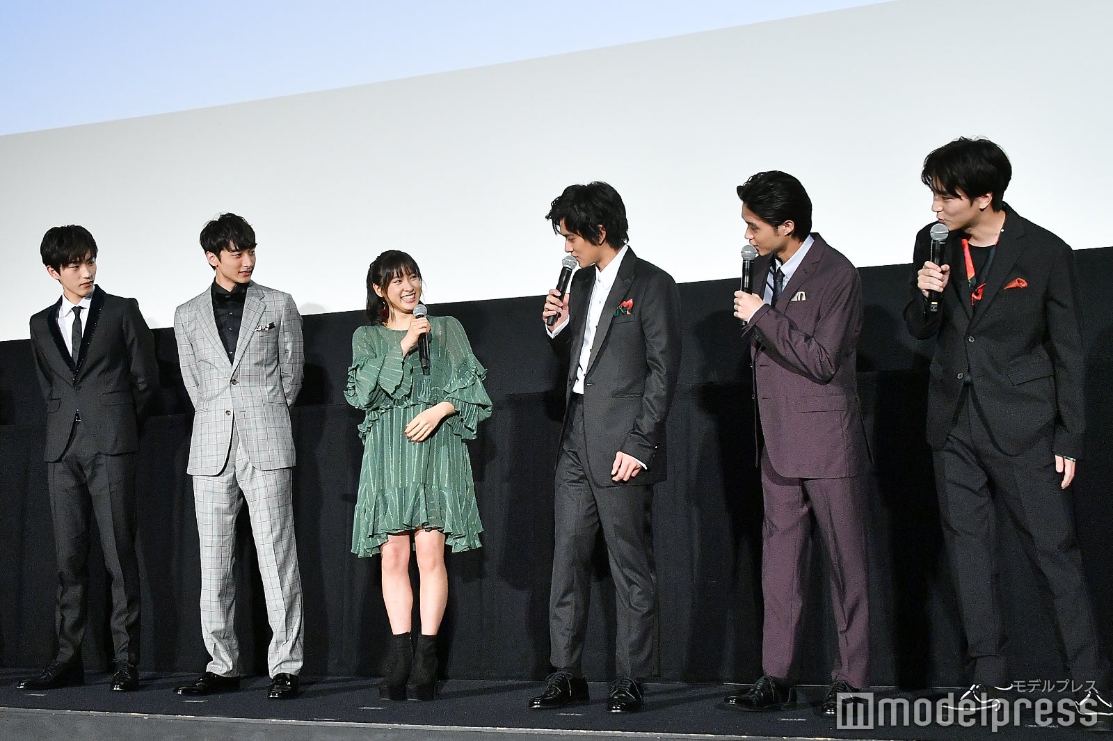 （左から）杉野遥亮、小関裕太、土屋太鳳、北村匠海、磯村勇斗、稲葉友 （C）モデルプレス